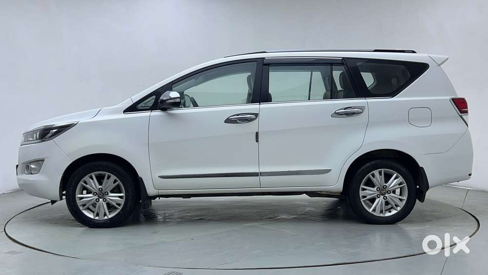 Toyota Innova Crysta 2.8 Zx At 7 Seater, 2016, Diesel