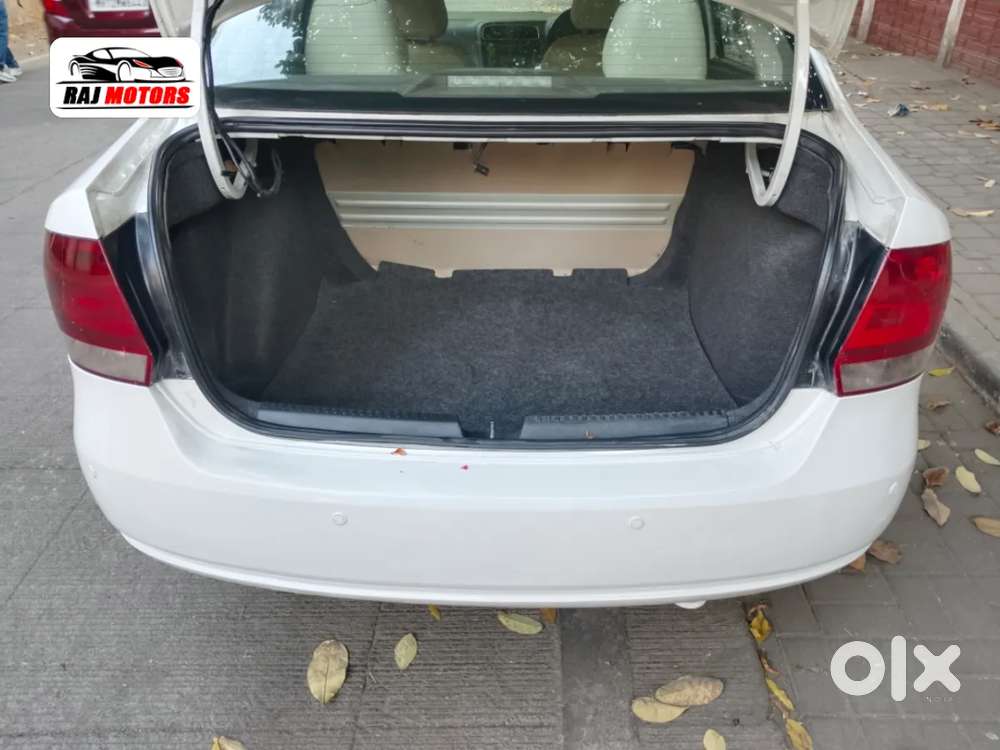 Volkswagen Vento Petrol Highline At, 2011, Petrol