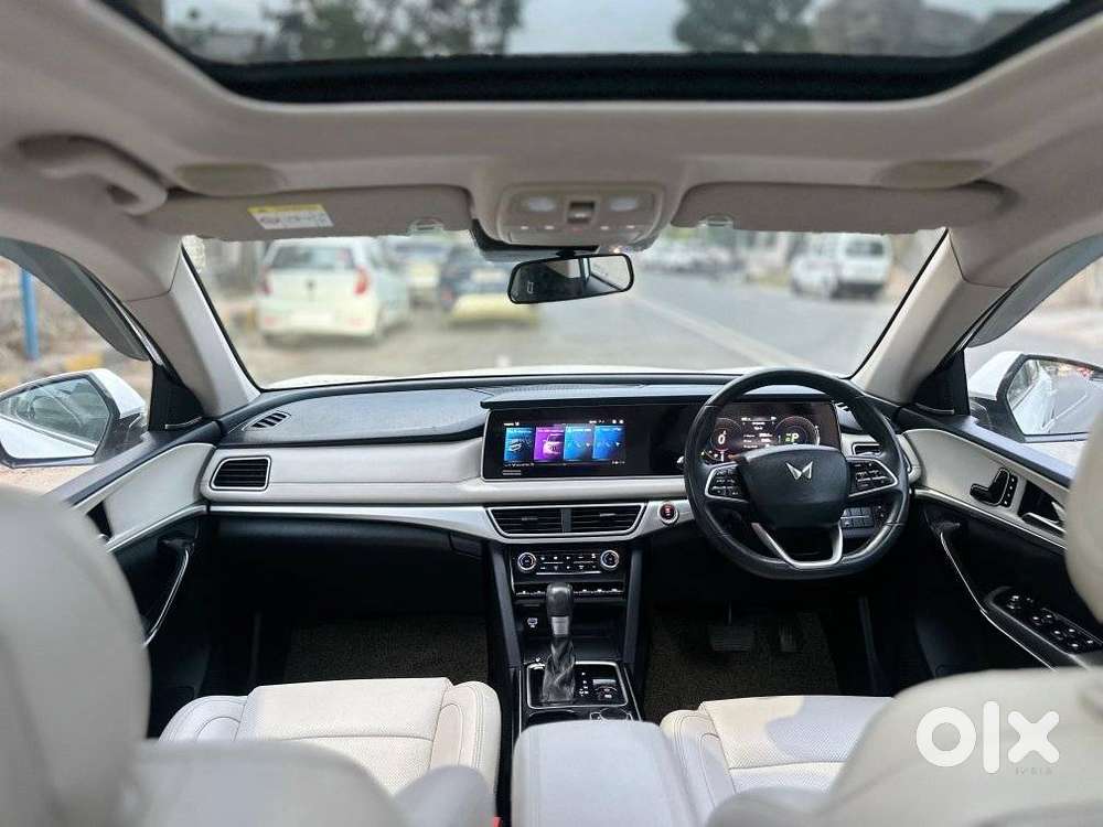 Mahindra Xuv700 2.2 Ax 7 Diesel At Luxury Pack Str, 2023, Diesel