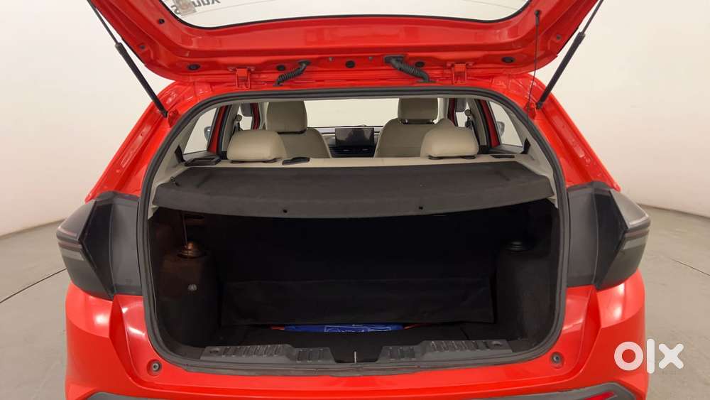 Tata Altroz 1.2 Xza Petrol Dct, 2025, Petrol
