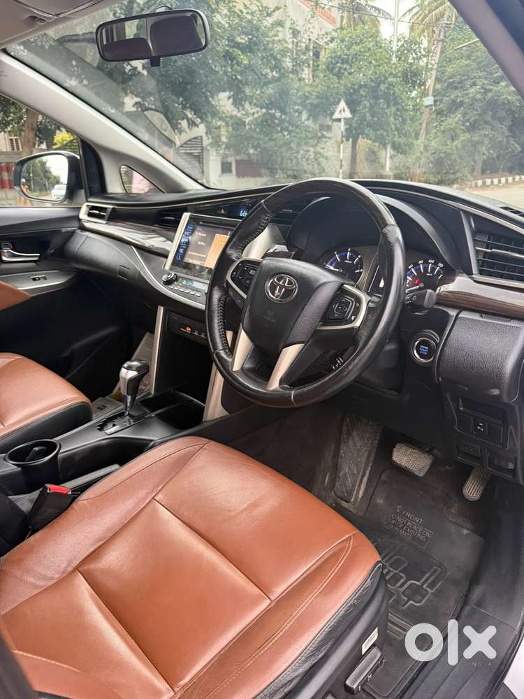 Toyota Innova Crysta 2.8 Zx At 7 Seater, 2017, Diesel