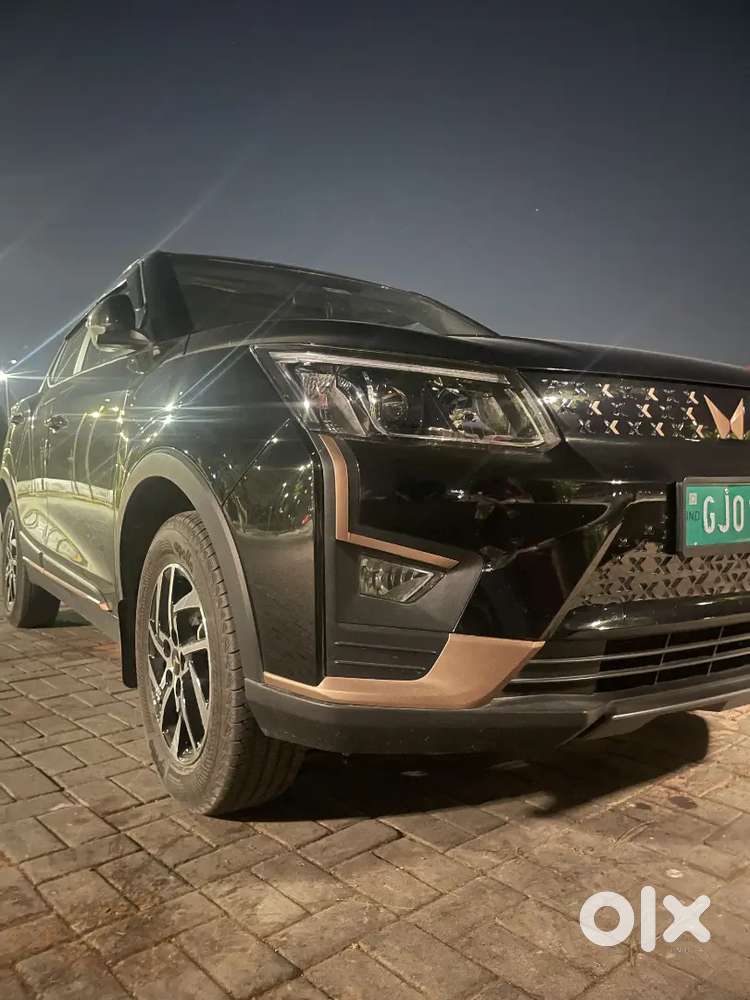 Mahindra Xuv400 El Pro 2024  Black  60000 Km Top Model Urgent Sale