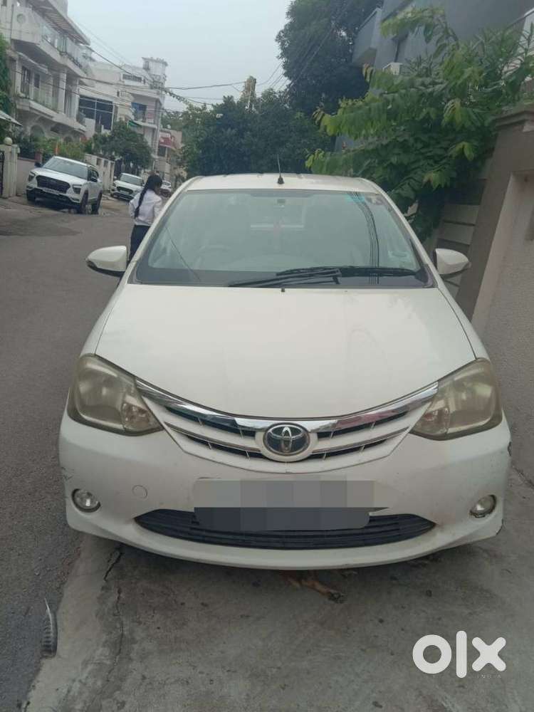 Toyota Etios V, 2013, Petrol