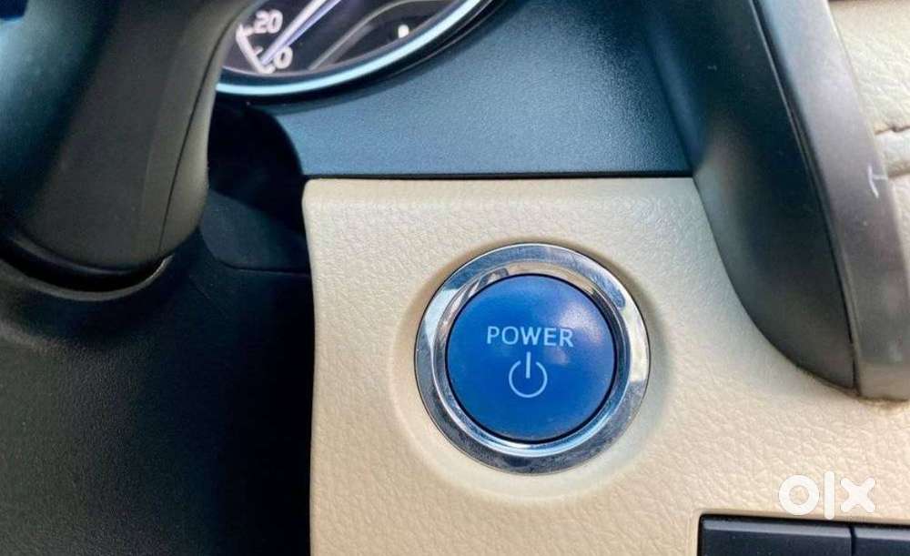 Toyota Camry Hybrid, 2022, Petrol