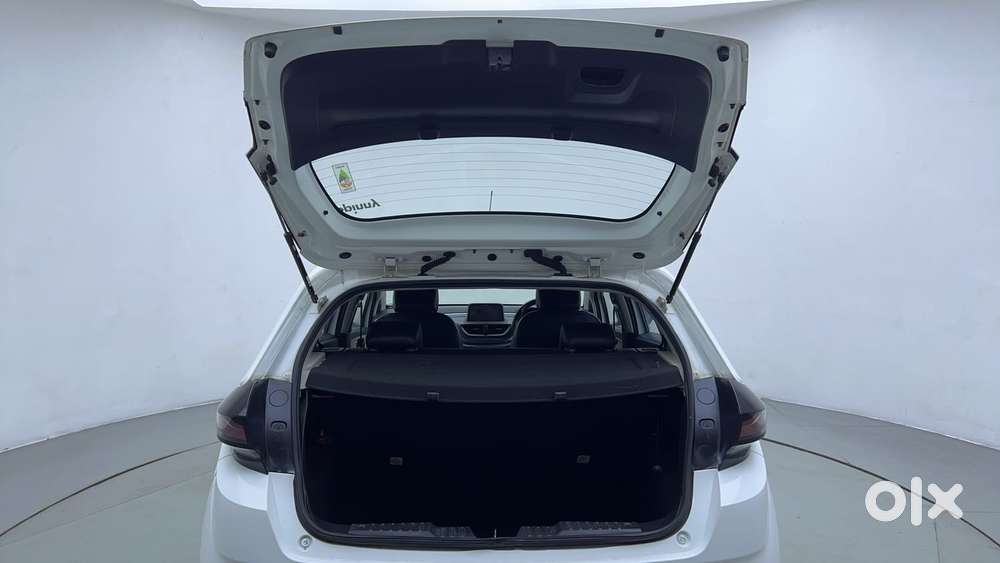Tata Altroz 1.2 Xza Plus, 2022, Petrol