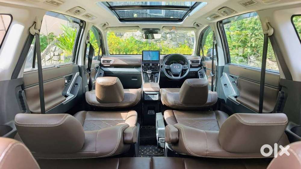 Toyota Innova Hycross 2.0 Zx (o) Hybrid 7 Str, 2025, Petrol