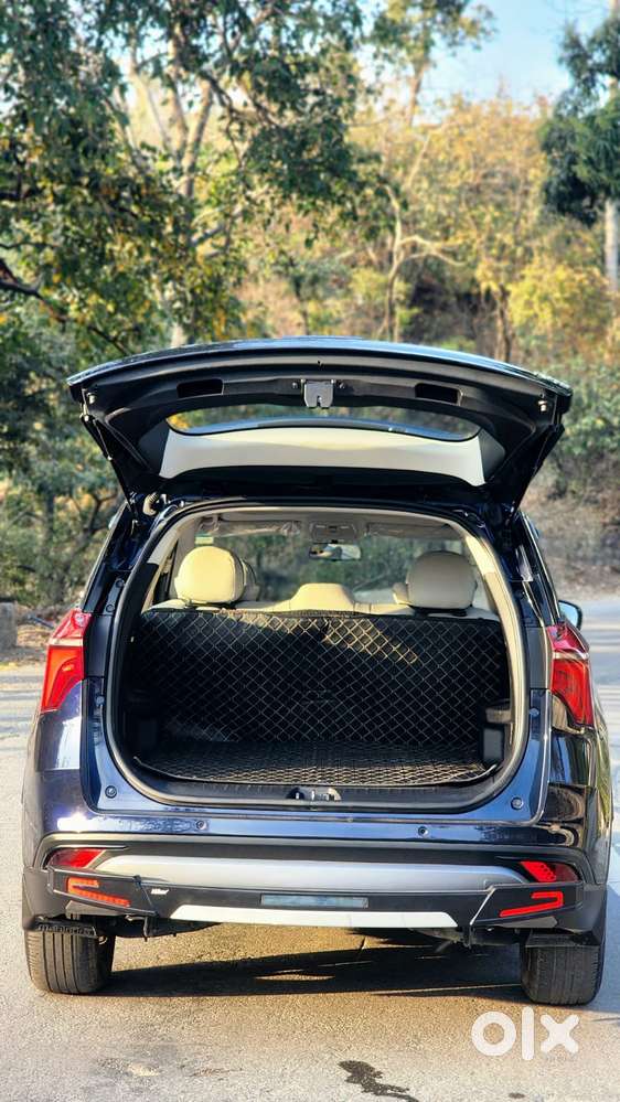 Mahindra Xuv700 2.2 Ax 5 Diesel At Str, 2022, Diesel