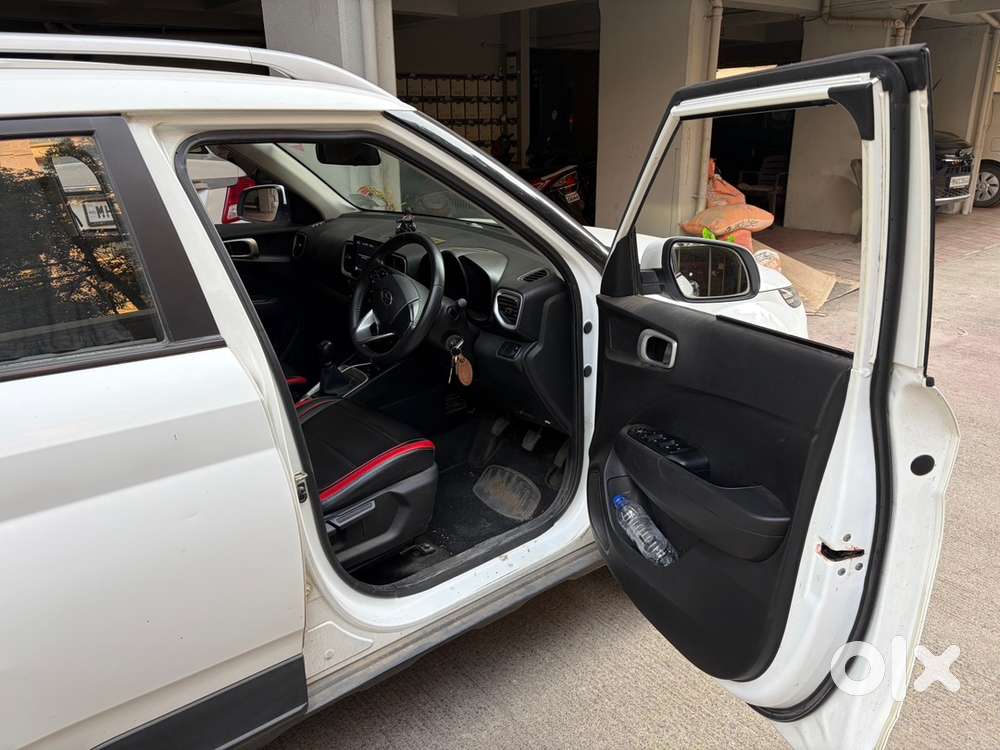 Hyundai Venue 2020 Petrol Well Maintained