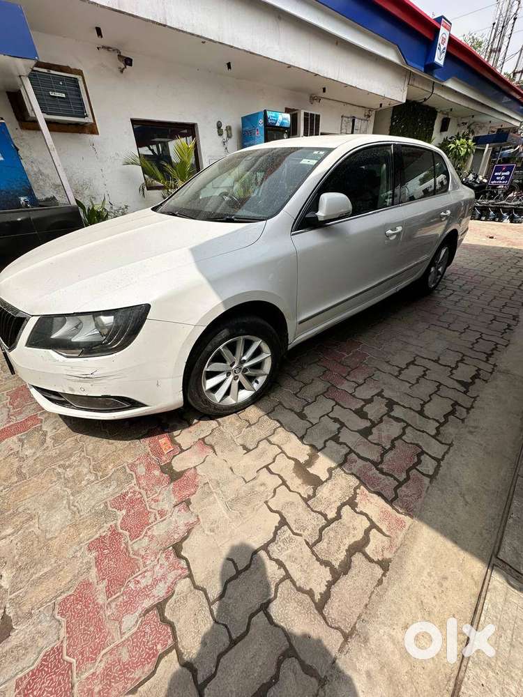 Skoda Superb 2015 Petrol 95000 Km Driven