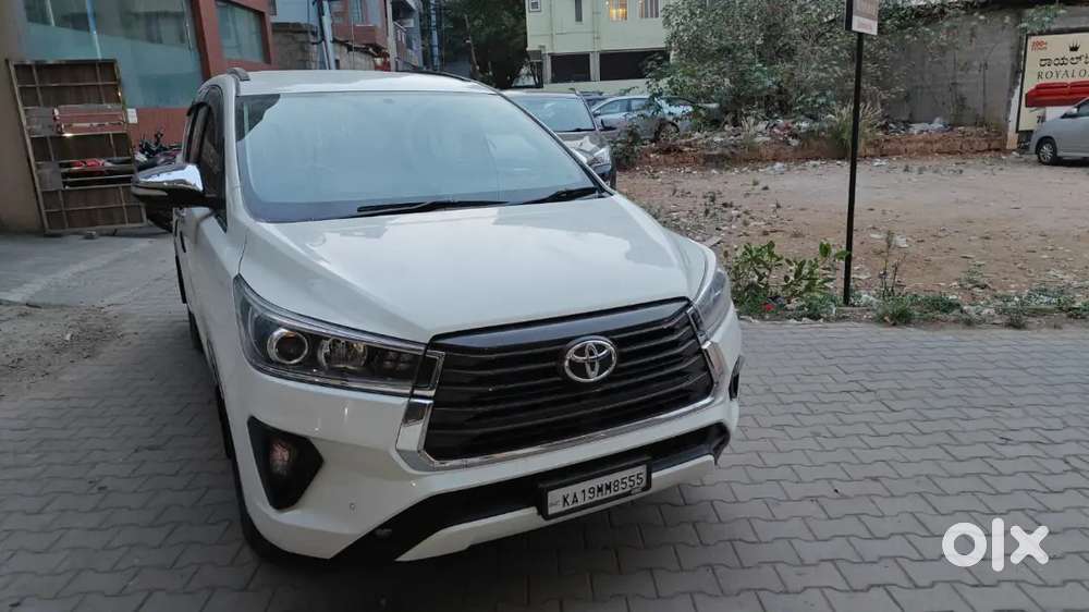 2022 Innova Crysta V Well Maintained Driven Only 91000kms