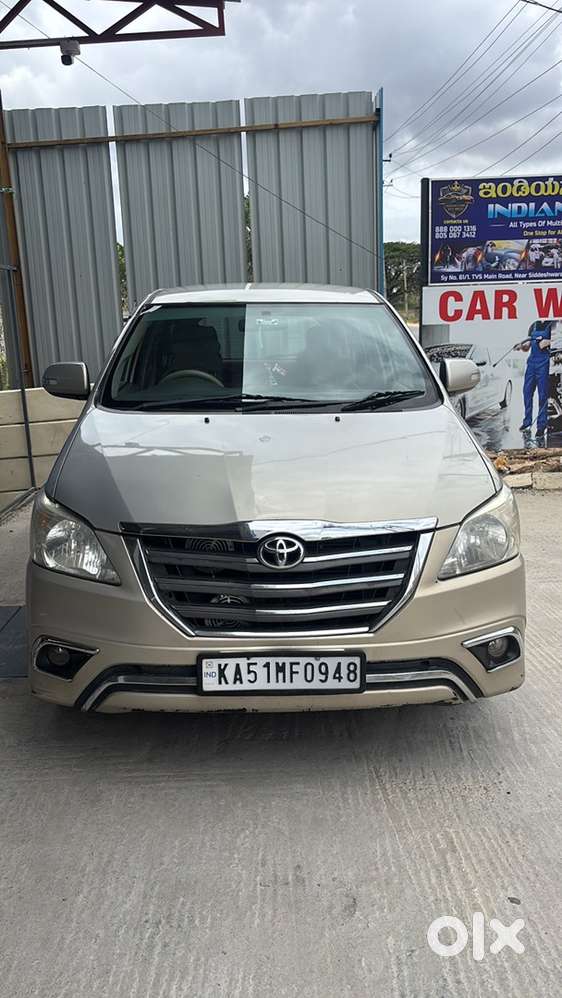 Toyota Innova 2.0 V 2014