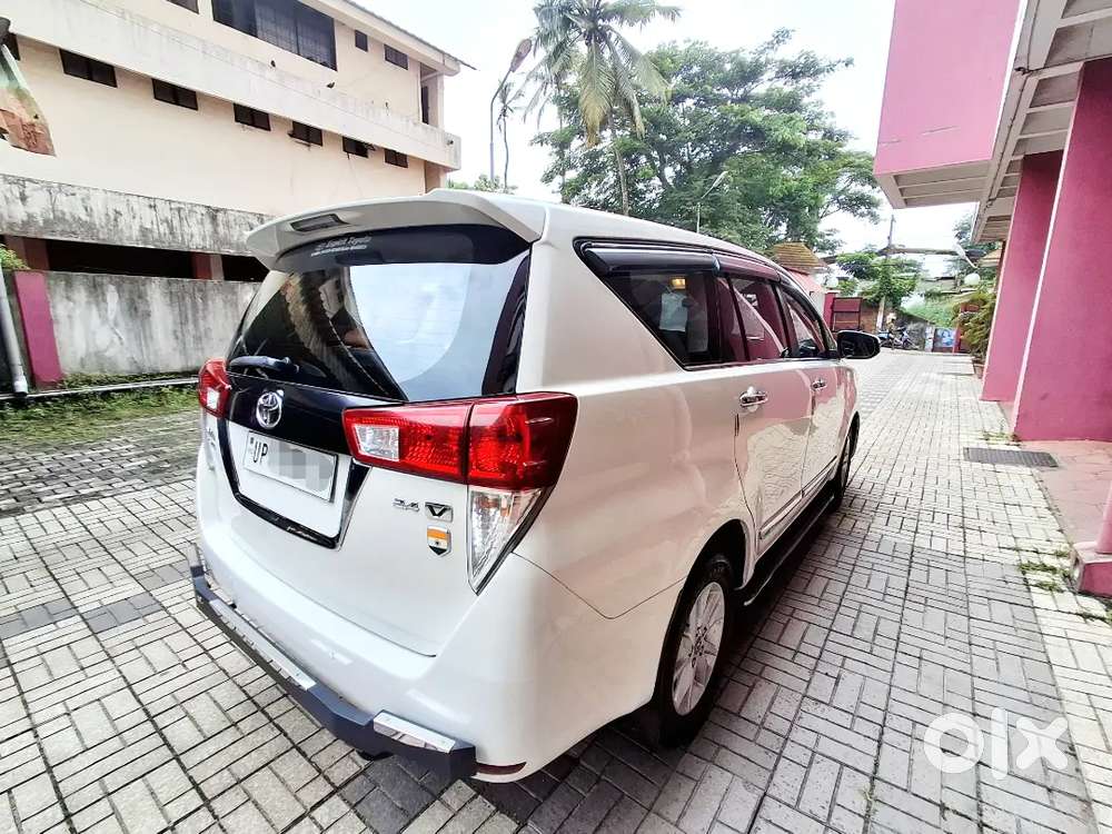 Toyota Innova Crysta 2.4 V Manual 2017 8 Seater