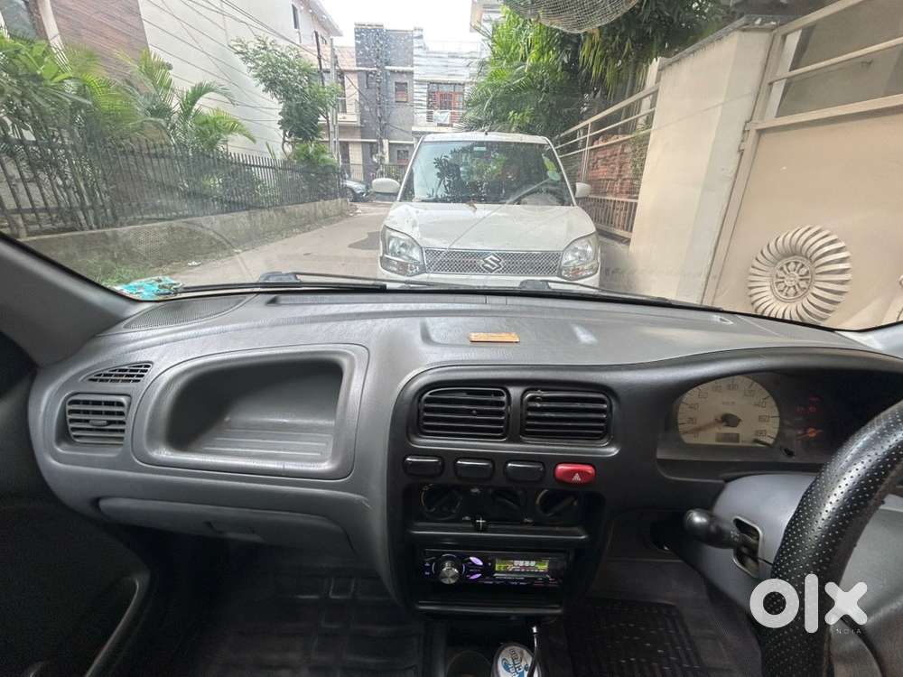 Black Maruti Suzuki Alto
