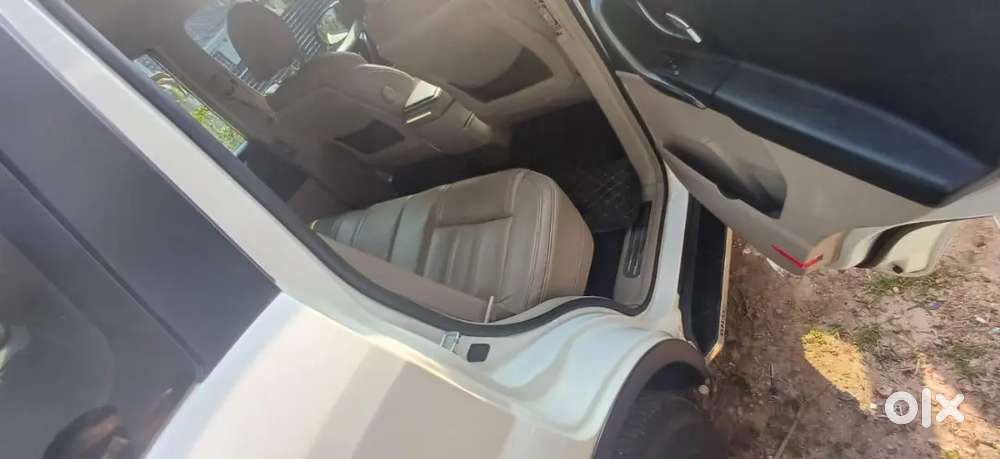 2016 Mahindra Xuv500 W10 Manual  7-seater  Diesel  ₹ 8.15