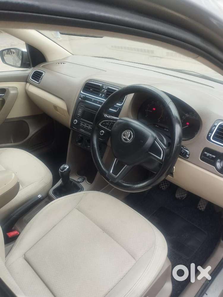 Skoda Rapid Petrol 2016