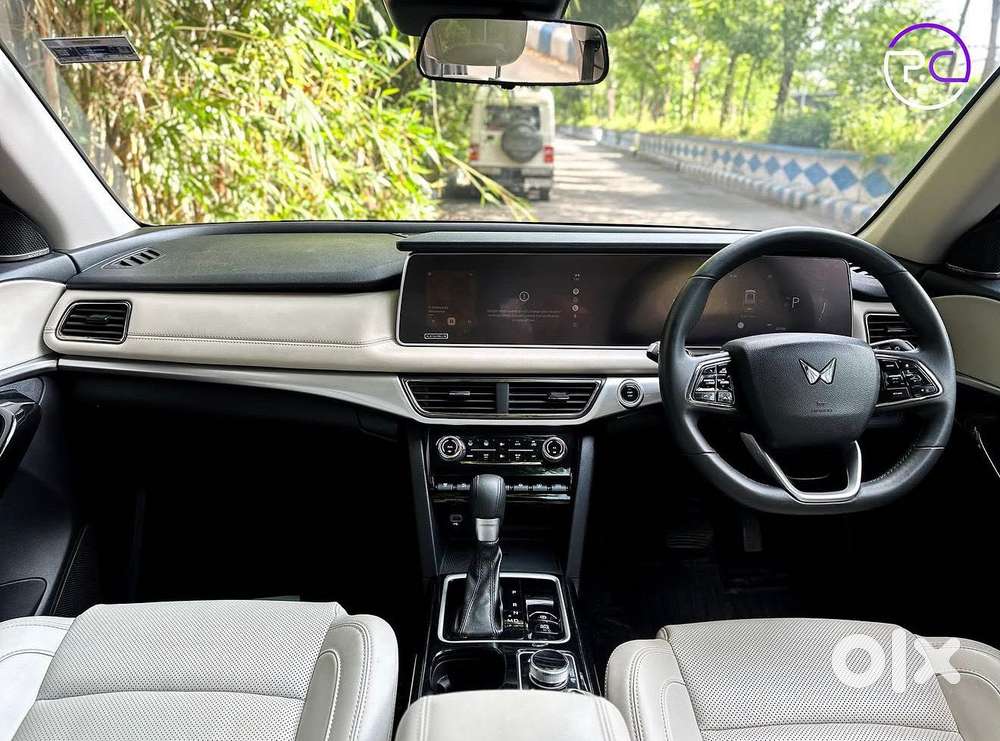 Mahindra Xuv700 2.0 Ax 7 Petrol At Luxury Pack Str, 2025, Petrol