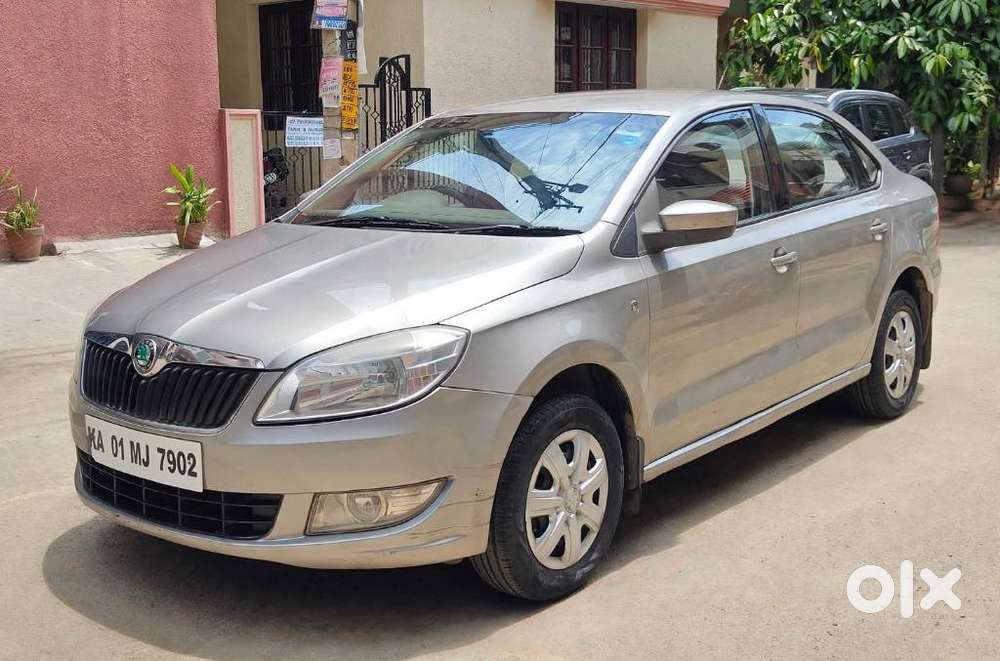 Skoda Rapid 1.6 Mpi At Ambition Plus, 2013, Petrol