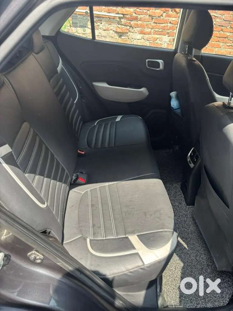 Hyundai Venue 2022 Petrol Showroom Condition