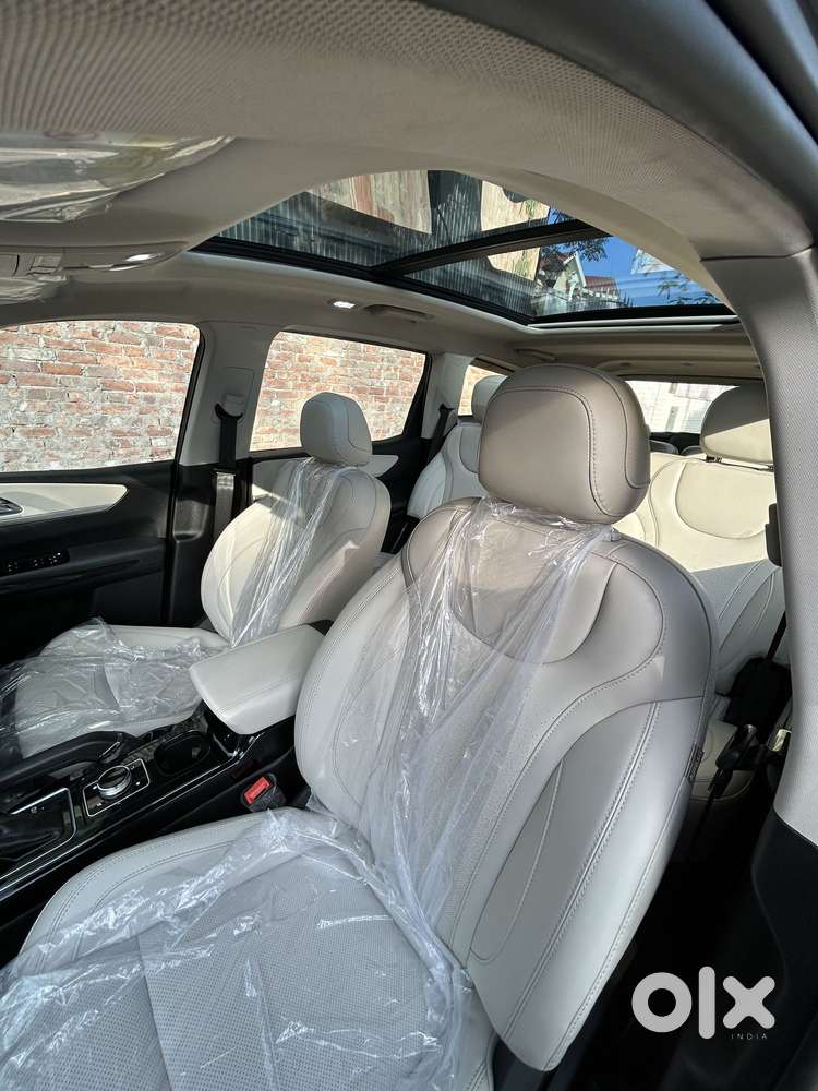 Mahindra Xuv700 2.0 Ax 7 Petrol At Str, 2024, Petrol