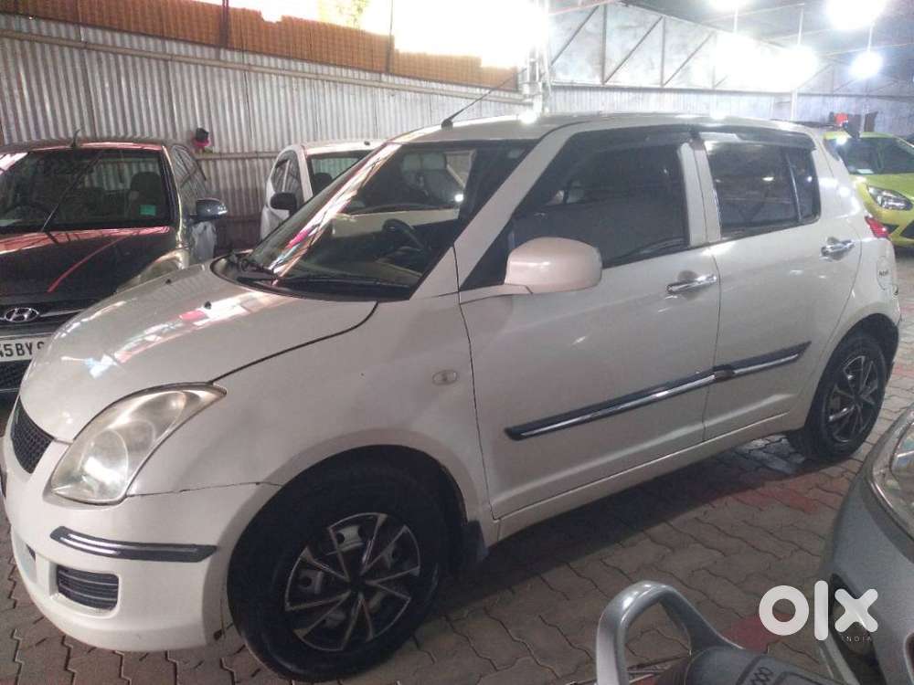 Maruti Suzuki Swift Lxi Bsiv, 2010, Petrol