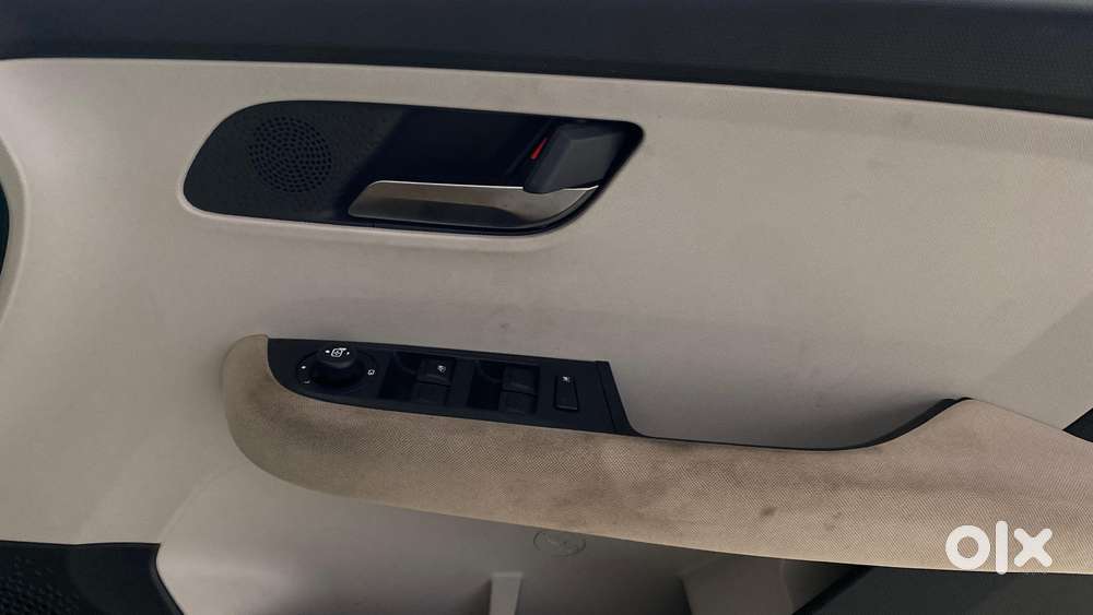 Tata Altroz 1.2 Xza Plus Dark Edition Dct, 2025, Petrol