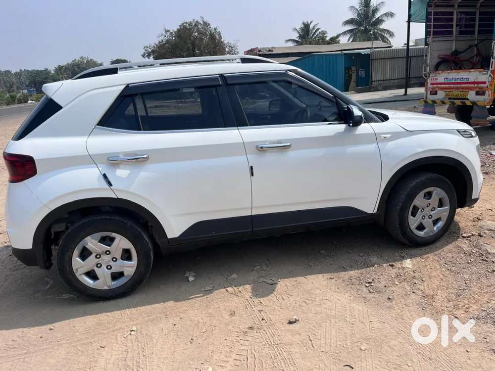 Hyundai Venue 2021 Petrol 65000 Km Driven