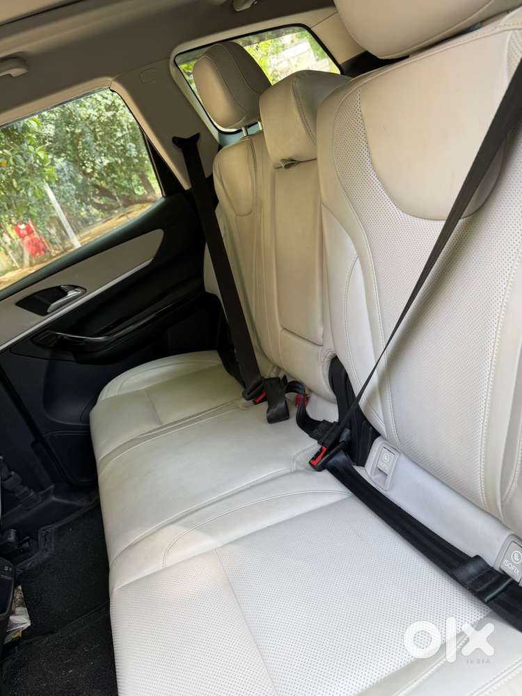 Mahindra Xuv700 2.0 Ax 7 Petrol At Luxury Pack Str, 2025, Petrol