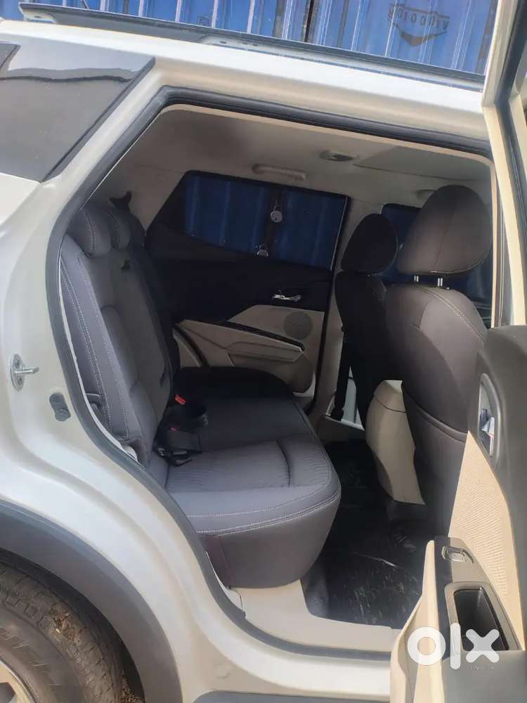 Mahindra Xuv300 2024 Diesel Well Maintained