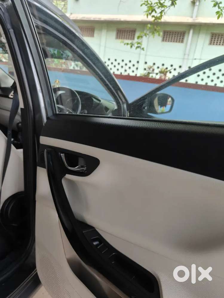 Less Than 5000 Km Driven With All Top Model Features