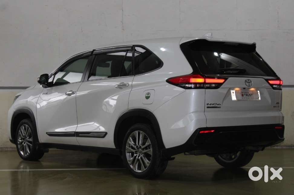 Toyota Innova Hycross 2.0 Zx (o) Hybrid 7 Str, 2023, Petrol