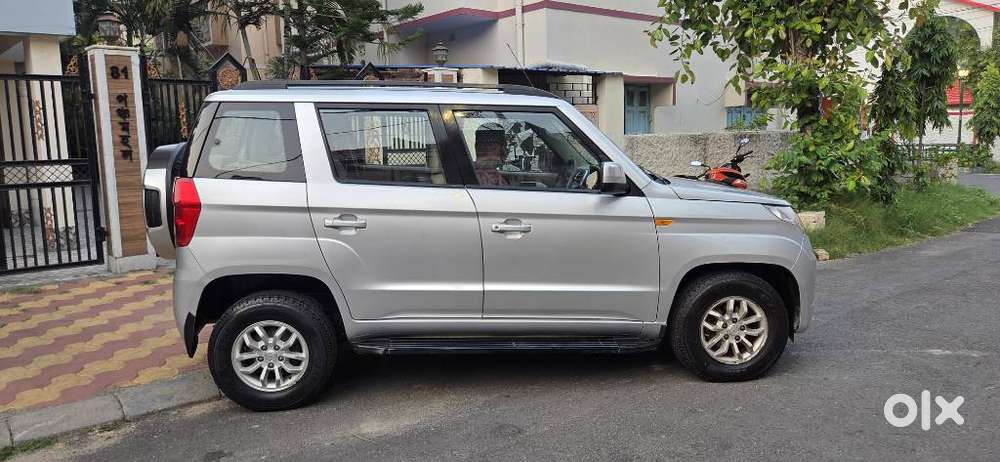 Mahindra Tuv 300 Mhawk100 T8, 2016, Petrol