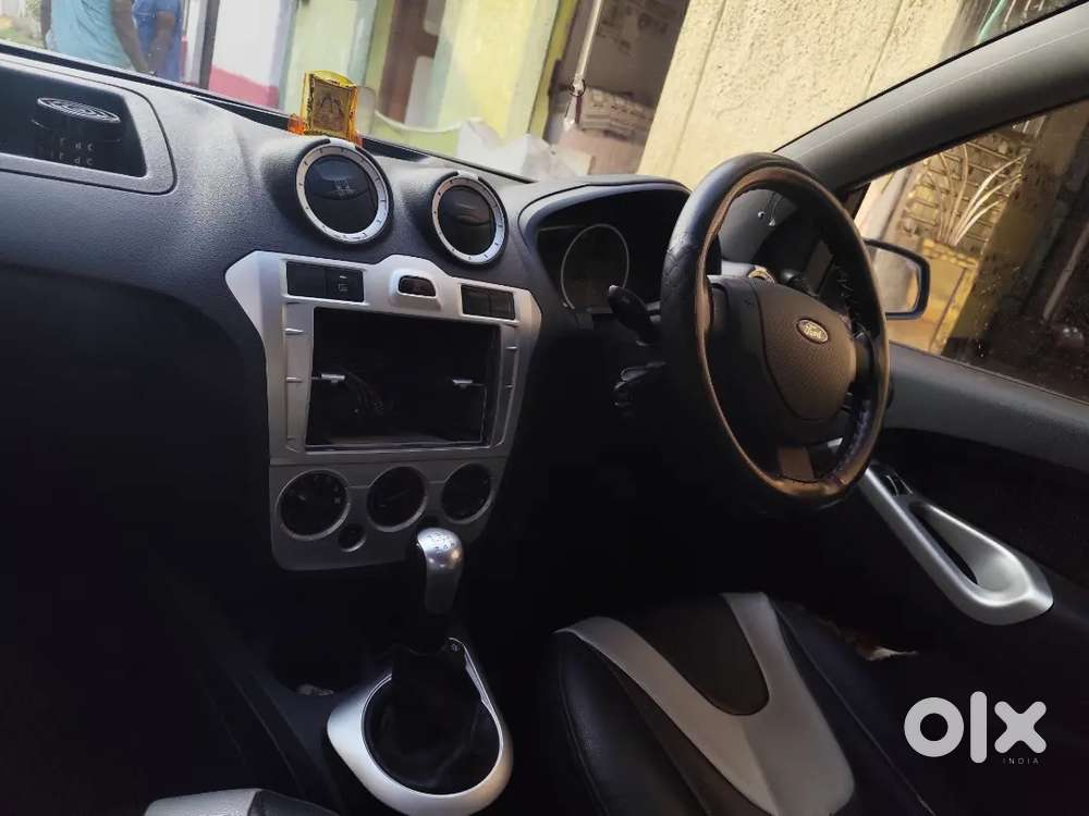 Ford Figo Petrol Zxi 2014