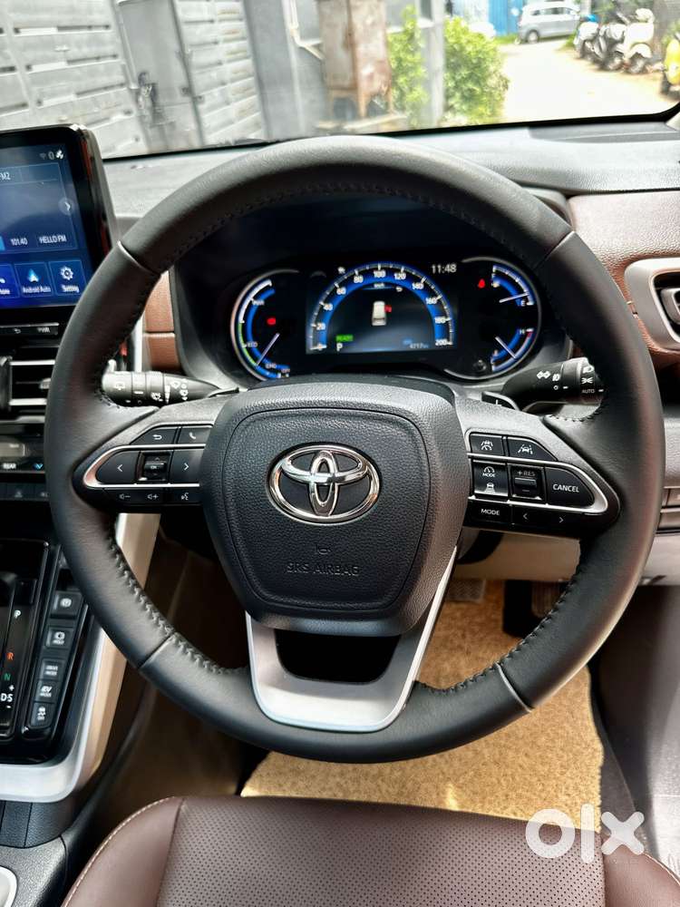 Toyota Innova Hycross 2.0 Zx (o) Hybrid 7 Str, 2025, Petrol