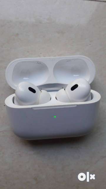 Apple AirPods Pro with hotsell Charging Case