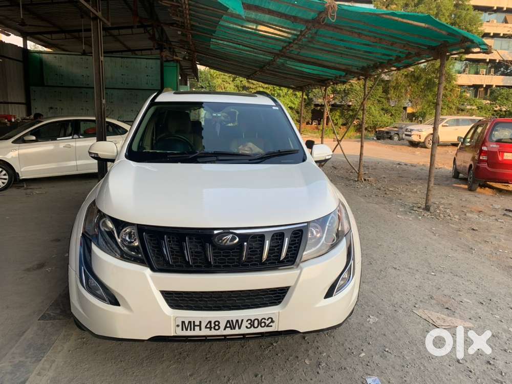 Pearl White Mahindra Xuv500 Diesel W10 2017 Oct Manufacturing