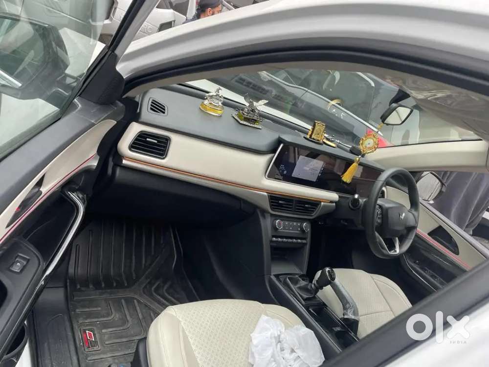 Mahindra Xuv700 2022 Petrol 13000 Km Driven