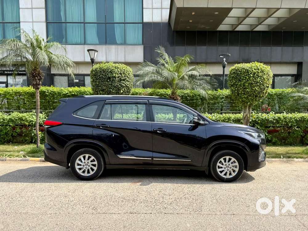 Toyota Innova Hycross