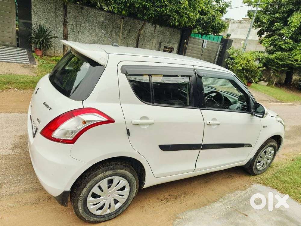 Maruti Suzuki Swift Vxi With Abs, 2016, Petrol