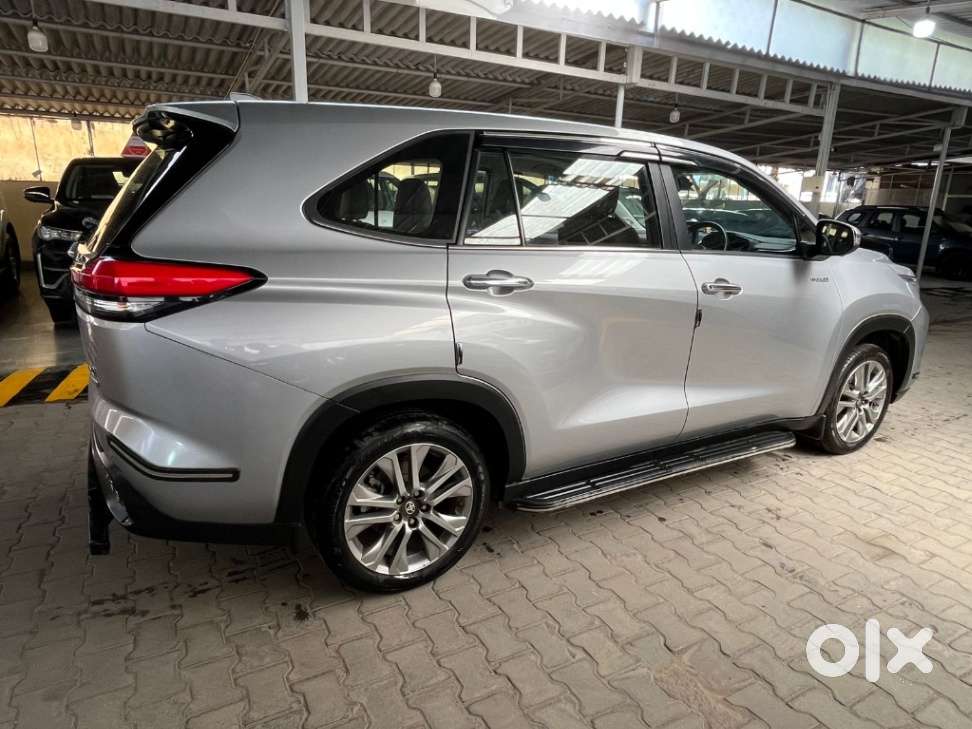 Toyota Innova Hycross 2.0 Zx Hybrid 7 Str, 2023, Petrol