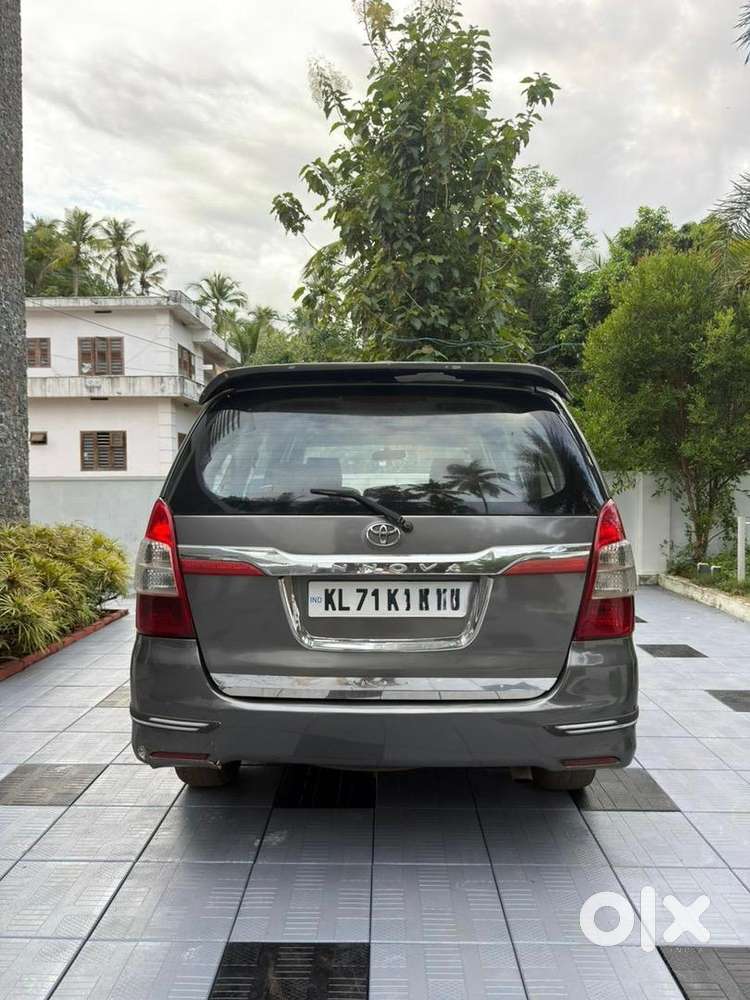Toyota Innova 8 Seater
