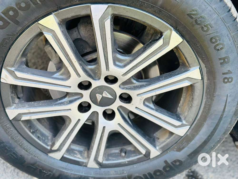 Mahindra Xuv700 2.0 Ax 7 Petrol Mt Str, 2022, Petrol