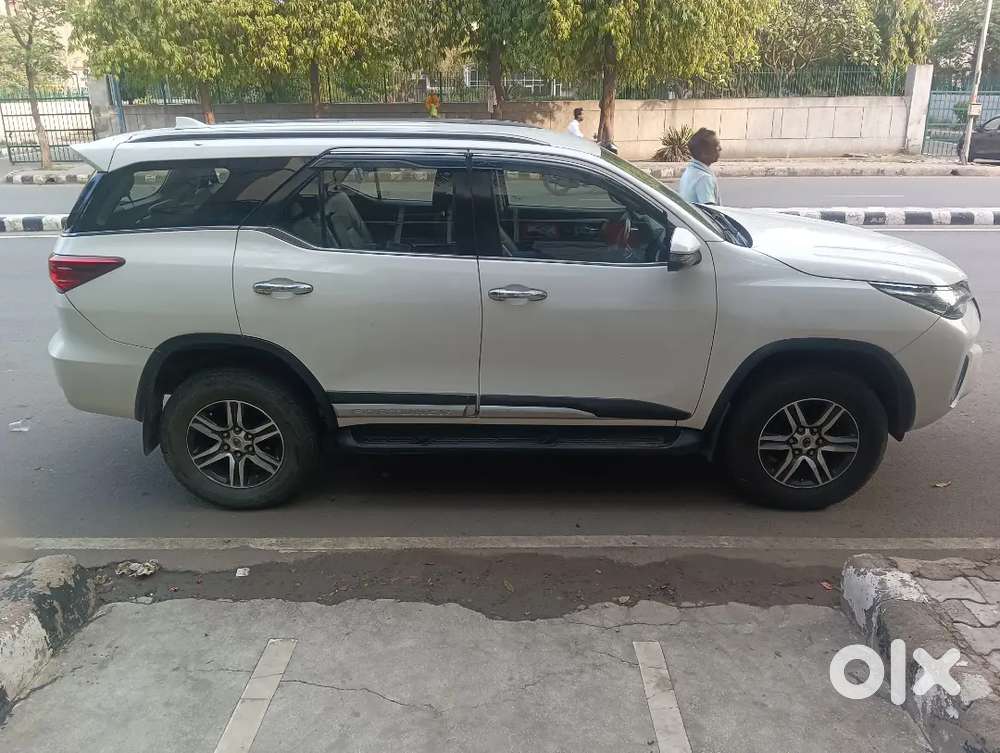 Toyota Fortuner 2017 White Diesel – Well Maintained