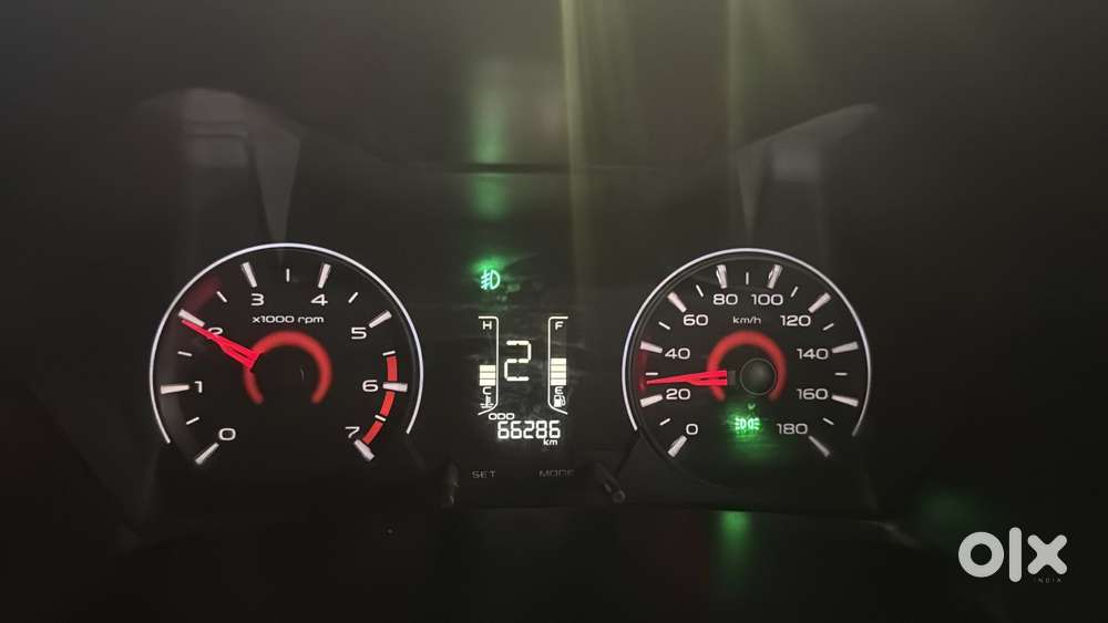 Mahindra Kuv 100 G80 K8 Dual Tone, 2018, Petrol