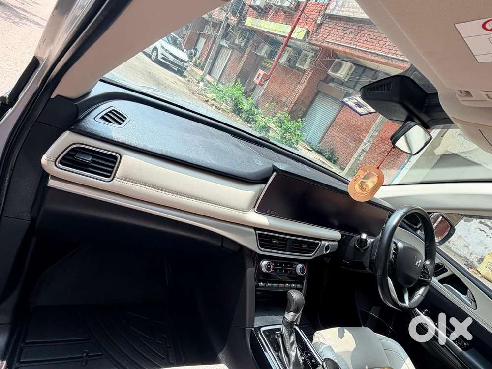 Mahindra Xuv700 2.2 Ax 7 Diesel At Luxury Pack Str Awd, 2022, Diesel
