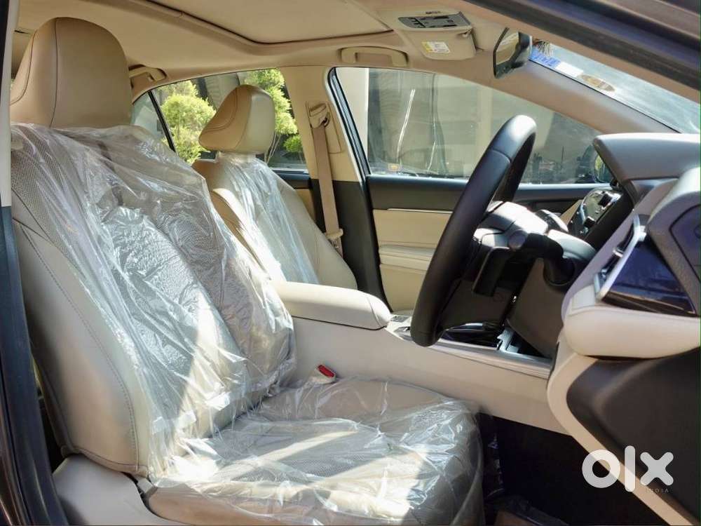 Toyota Camry 2.5 Hybrid, 2019, Petrol
