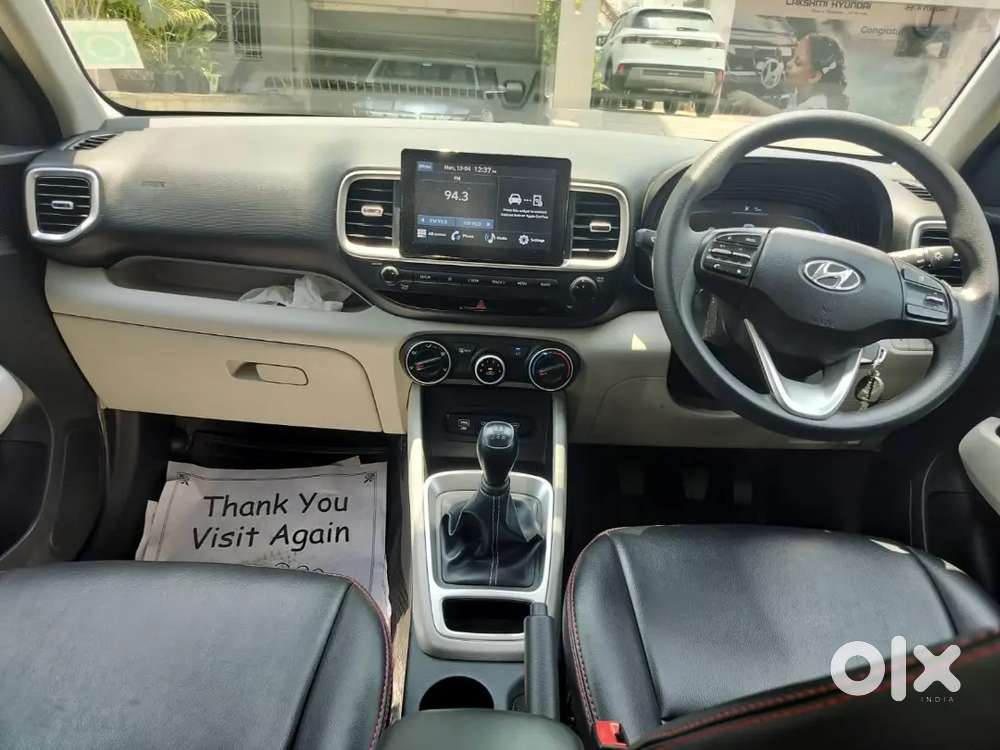 Hyundai Venue 2023 Petrol 33000 Km Driven