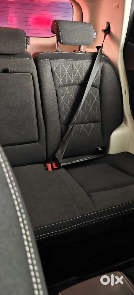 2024 Mahindra 3xo Ax5l 1.2 Tgdi Mt | Warranty | 10,400 Kms
