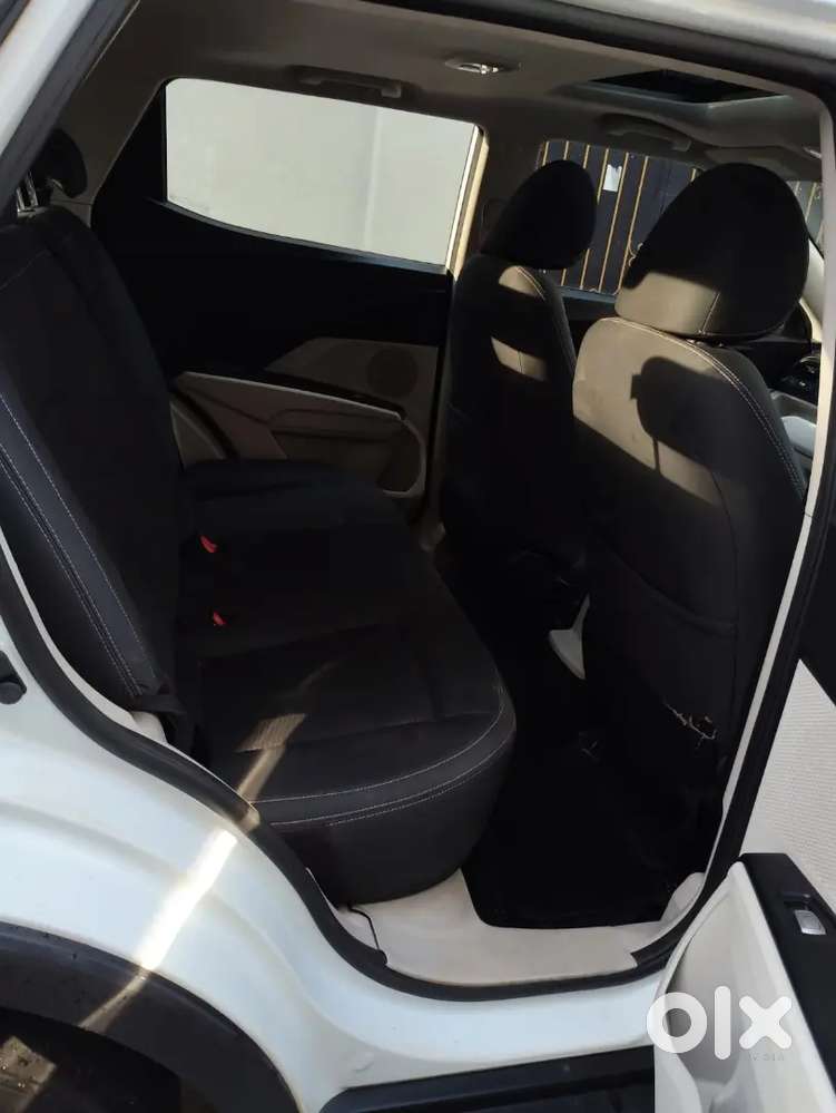 Mahindra Xuv300 W6 2023 ,petrol ,autoshift Gear With Sunroof Keystart