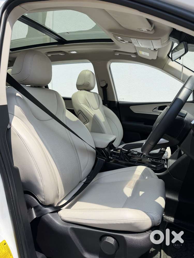 Mahindra Xuv700 2.2 Ax 7 Diesel At Str, 2022, Diesel