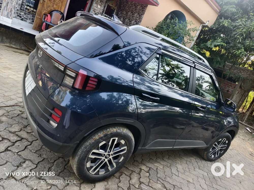 Hyundai New Venue Sx 2023 Petrol 21000 Km Driven